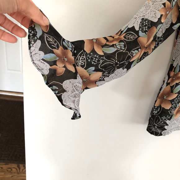 Sag Harbor Floral Button Down Blouse with Ruffle Sleeve, Size 16 - Picture 7 of 10